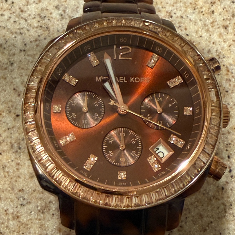 Michael Kors MK5578 classic beauty.  Tortoiseshell band.